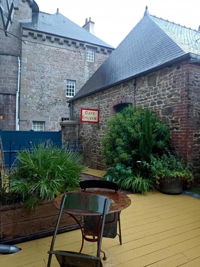 La Goutte D'Or Bed and Breakfast Combourg Exteriör bild
